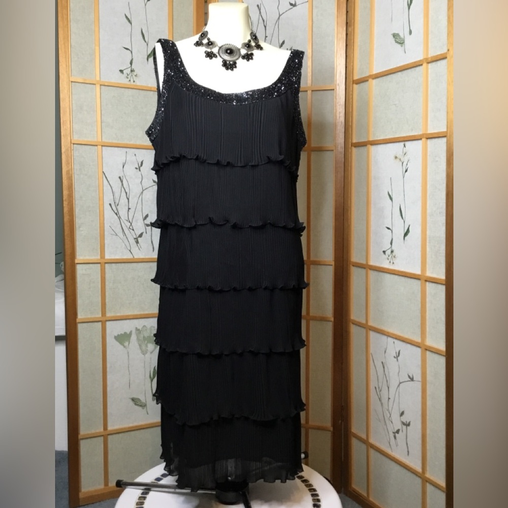 Patra PARTY DRESS. Black Tiered Sleeveless Sheath Dress size 14